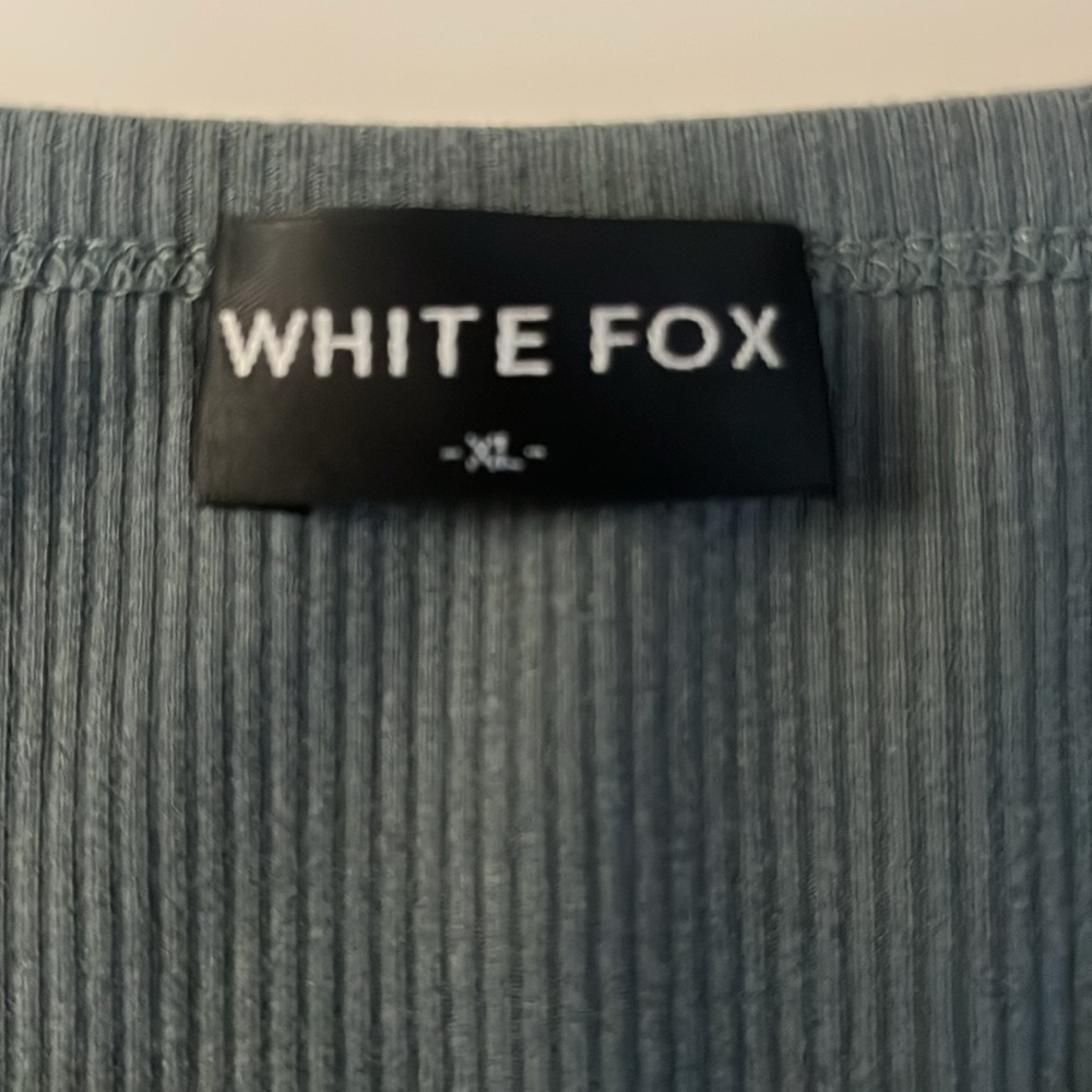 White Fox Ribbed Baby Tee Size Medium - Picture 4 of 6